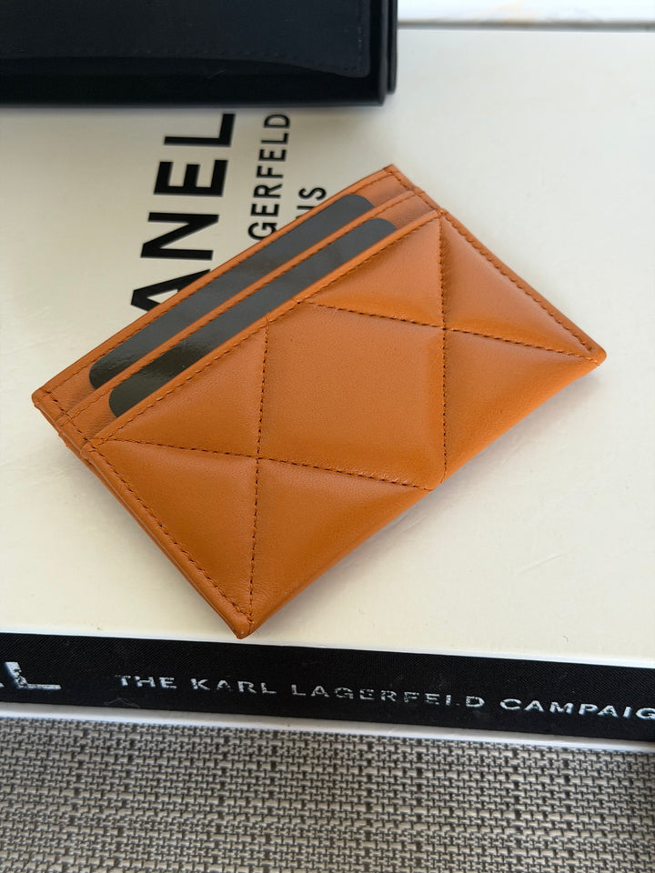 CHANEL 21A Pumpkin Spice Lambskin 19 Flat Card Holder 2021