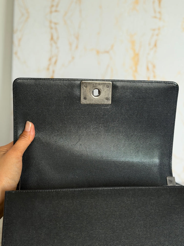 CHANEL series 25 Black Caviar Ruthenium Hardware Old Medium Le Boy Bag 25 cms 2018