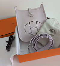 Load image into Gallery viewer, HERMES Evelyne 16 in Mauve Pearle PHW stamp W
