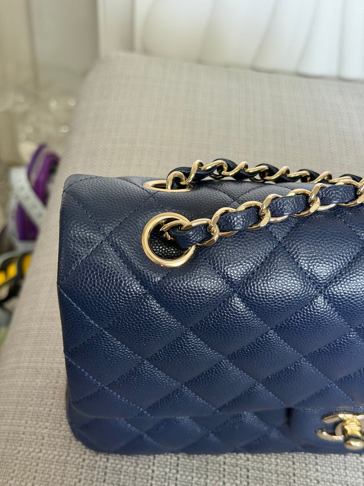 CHANEL series 29 20C Navy Caviar Medium ML Timeless Classic Double Flap Bag 2019/2020