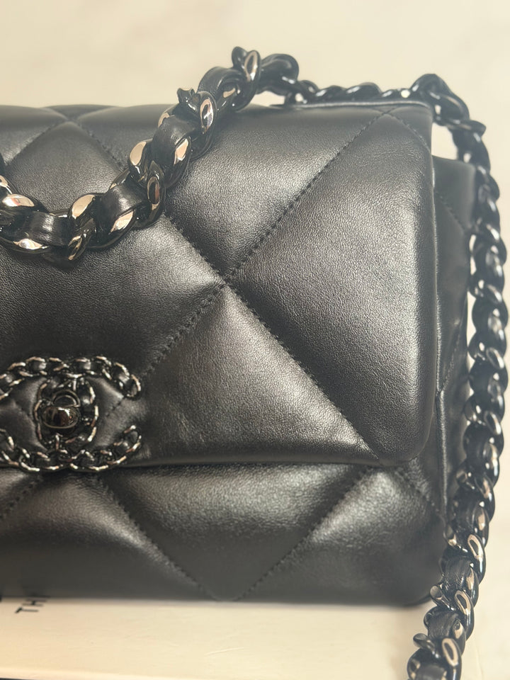 CHANEL 22P So Black 19 Black Lambskin Flap Bag size Small 2022