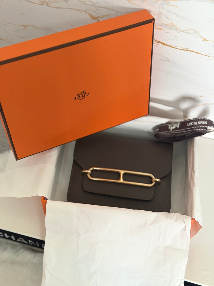 HERMÈS Mini Roulis Slim Wallet in Ecorce outer and Etoupe inner Evercolor leather GHW
