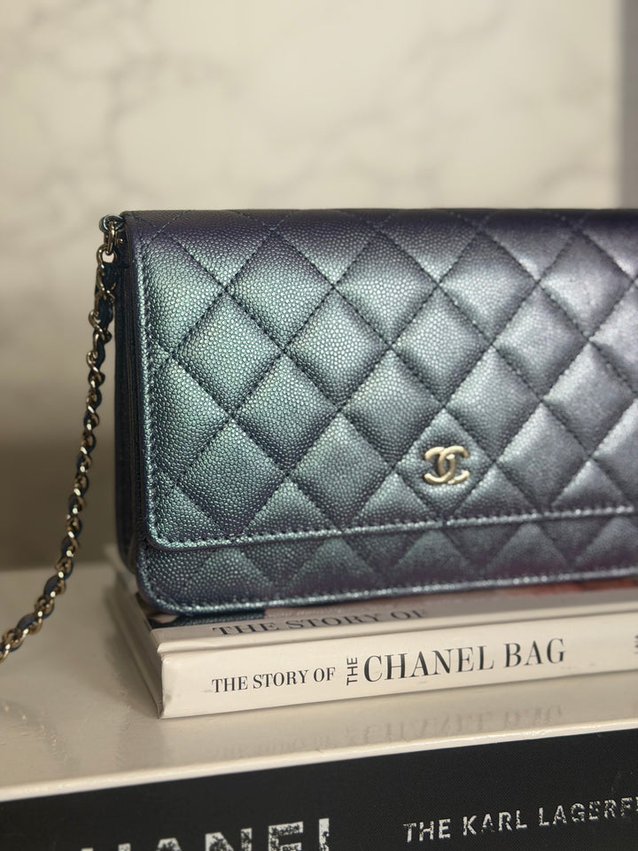 CHANEL 22P Iridescent Purple Caviar LGHW 2022 Classic Wallet On Chain (WOC)