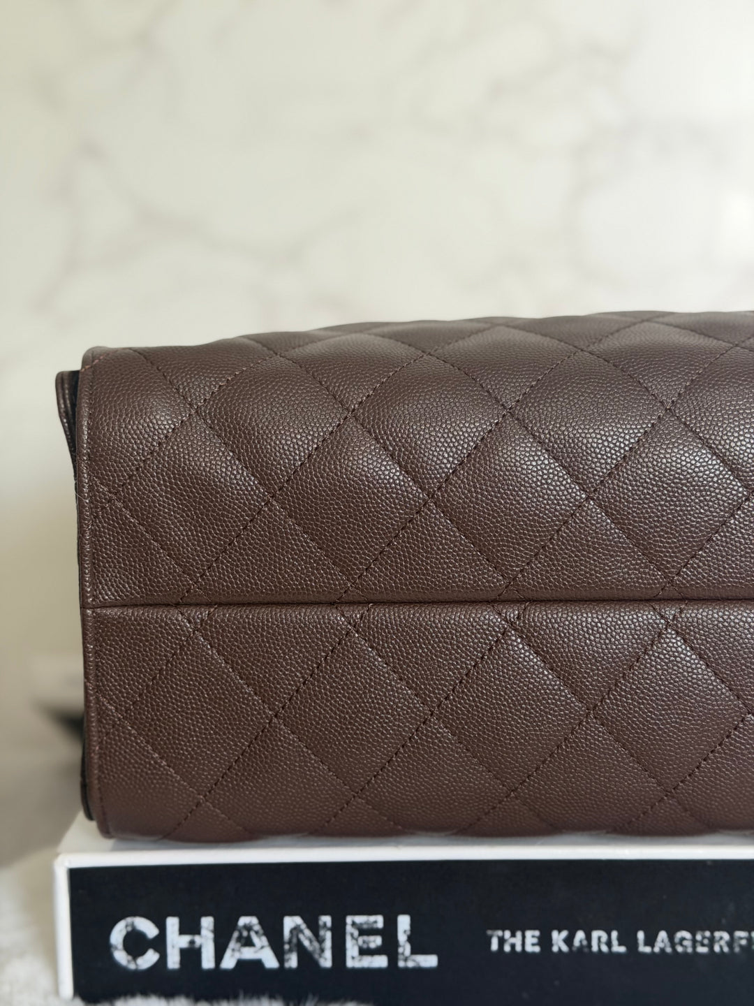 CHANEL 26B Chocolate brown Caviar LGHW 25 Hobo Bag size Small 2026