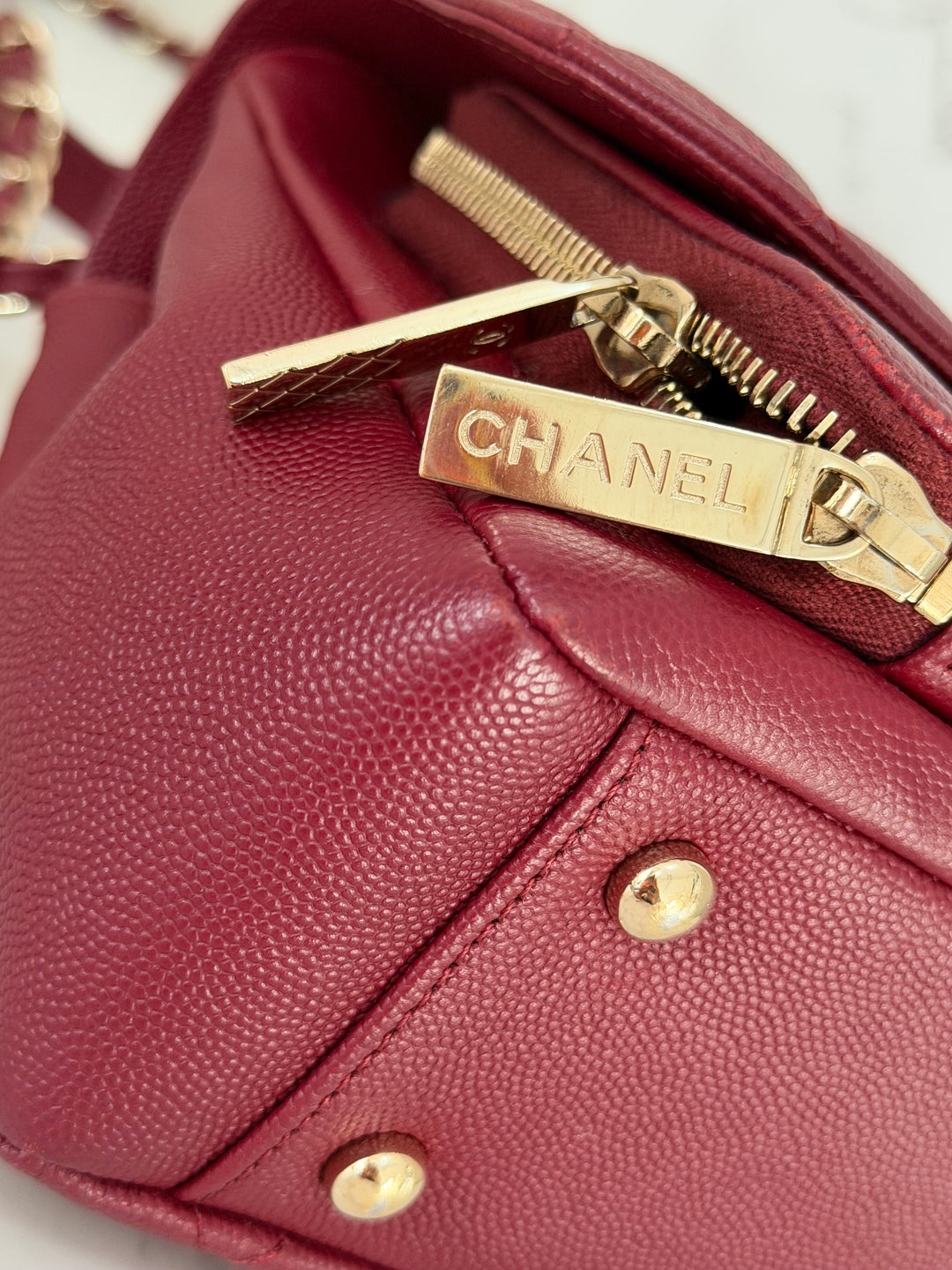 Chanel series 28 19B Collection 2019 Burgundy Caviar Business Affinity Flap Bag with Champagne GHW size Medium