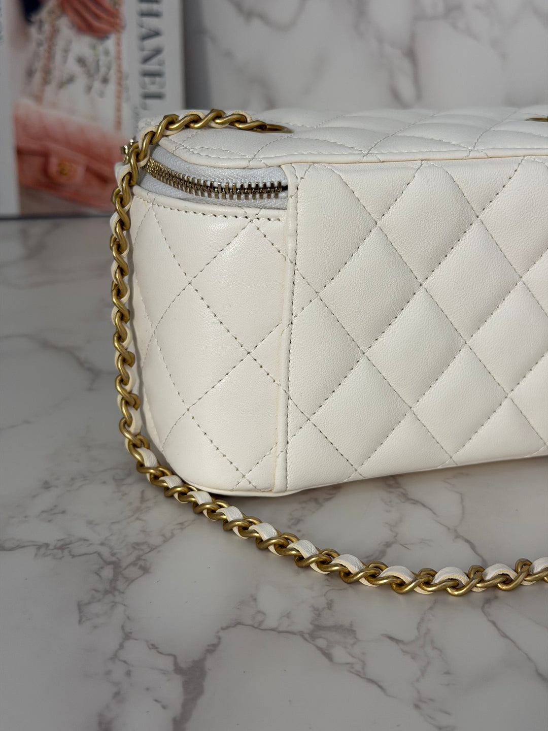 CHANEL series 31 White Lambskin aged GHW Small Vanity Pearl Crush Adjustable Chain 2020/2021