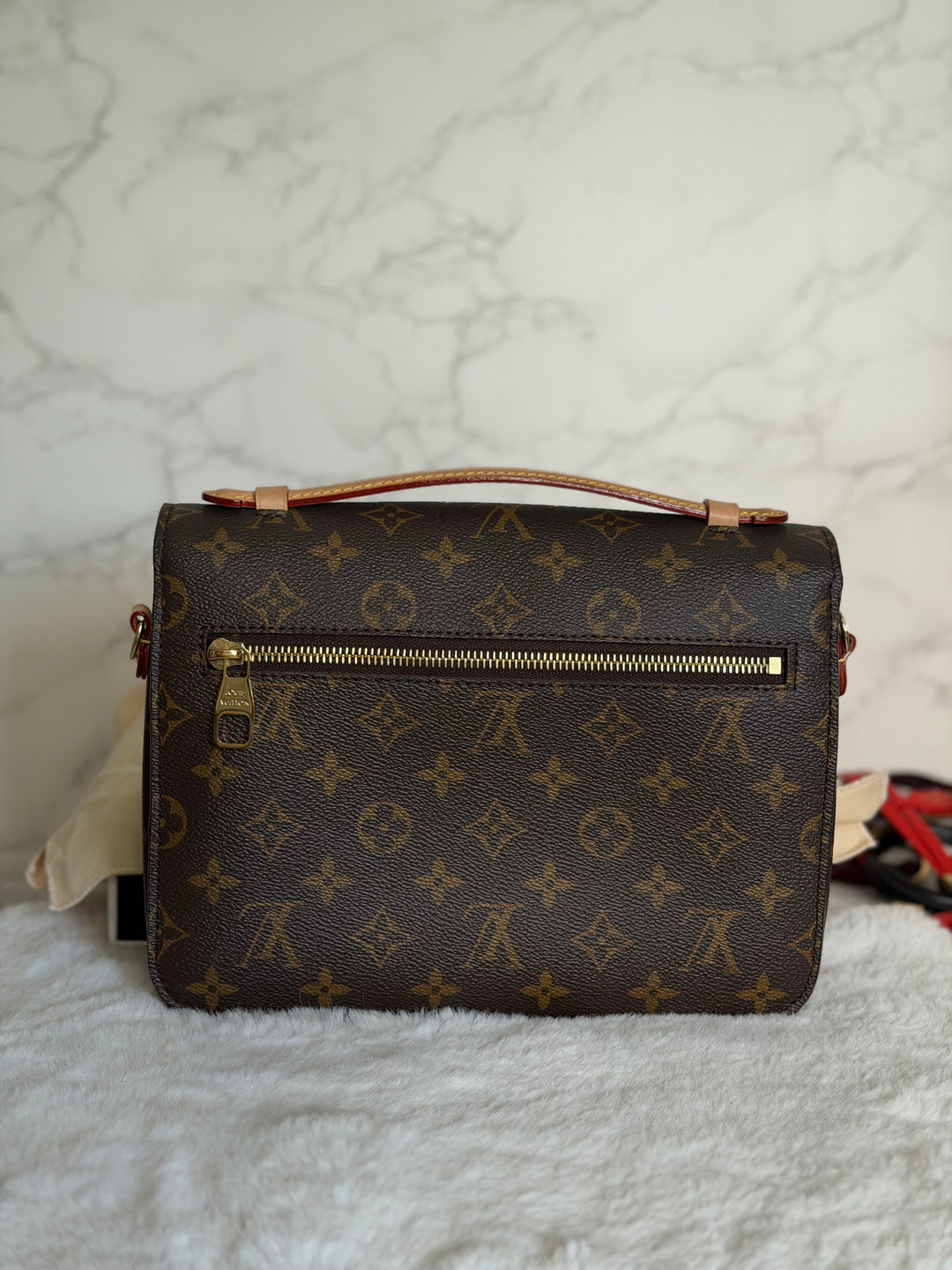 LOUIS VUITTON LV Pochette Metis Monogram Bag 2024