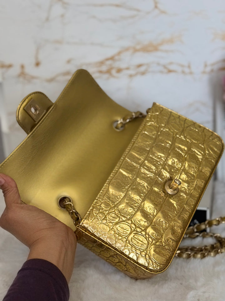CHANEL series 28 19A Metiers d'Art collection Gold Croc Embossed Calf Skin Mini Rectangular Flap Bag with Aged GHW 2019 RARE