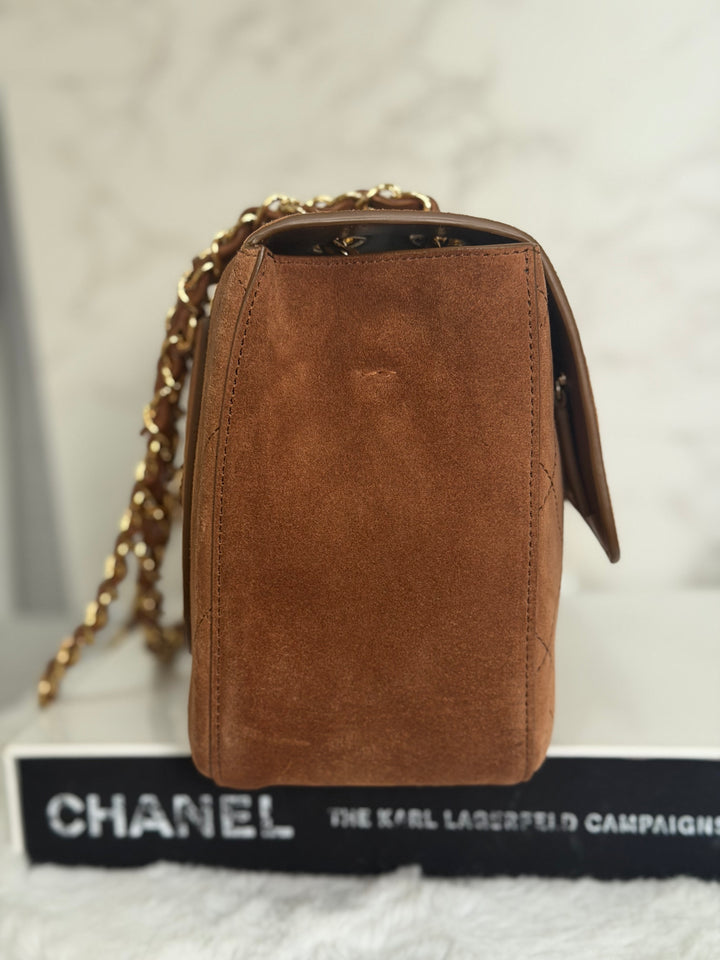 CHANEL 26A Métiers d’art Collection Camel Suede Leather LGHW Maxi 32 cms Flap Bag Matthieu Blazy 2026
