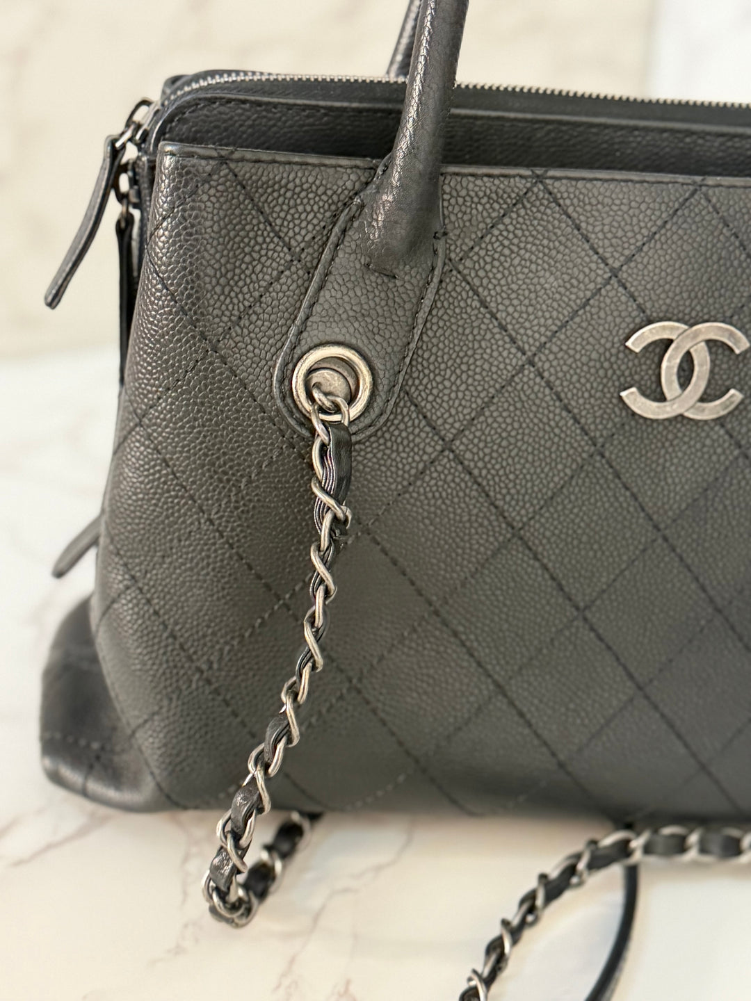 CHANEL series 23 Black Caviar Ruthenium HW Tote Bag with Shoulder Chain strap