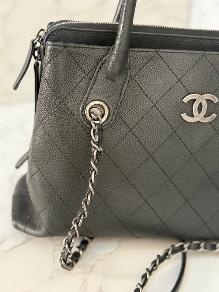 CHANEL series 23 Black Caviar Ruthenium HW Tote Bag with Shoulder Chain strap