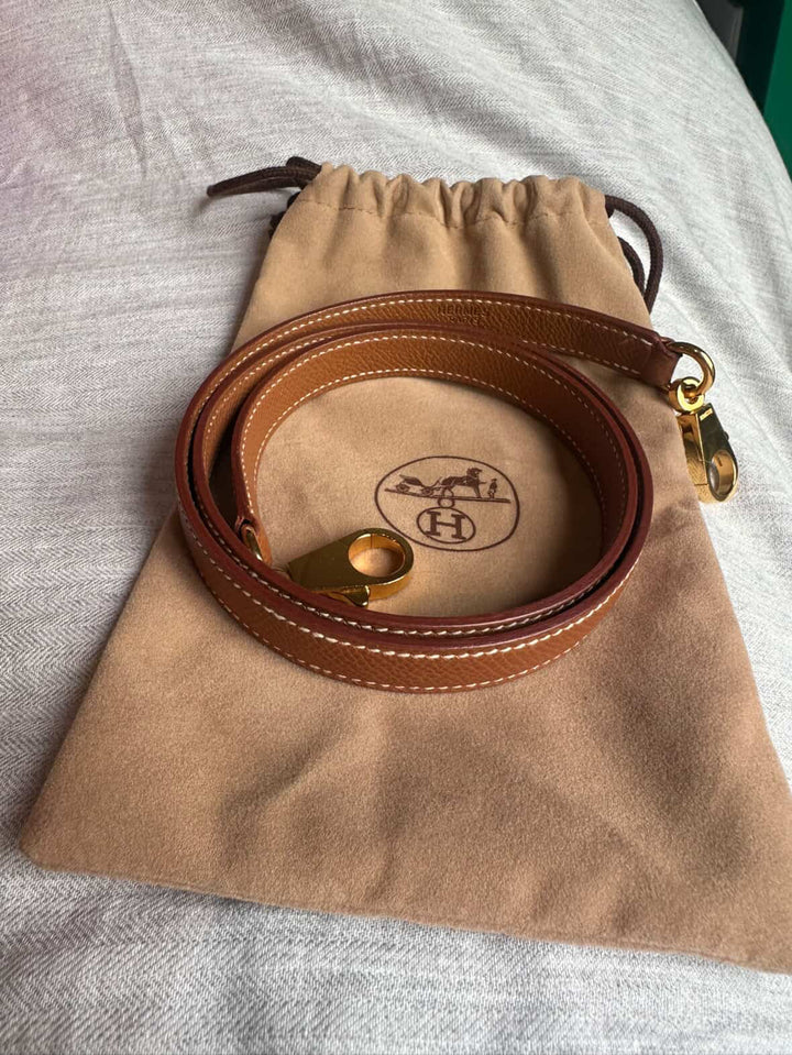 Hermes Gold Retourne Courcheval Leather GHW Vintage Stamp A in Sq (1997) Kelly 28