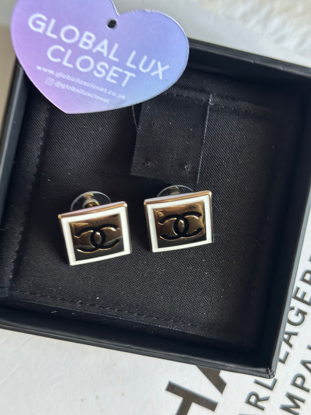 Chanel 21B square LGHW White & Black Earrings