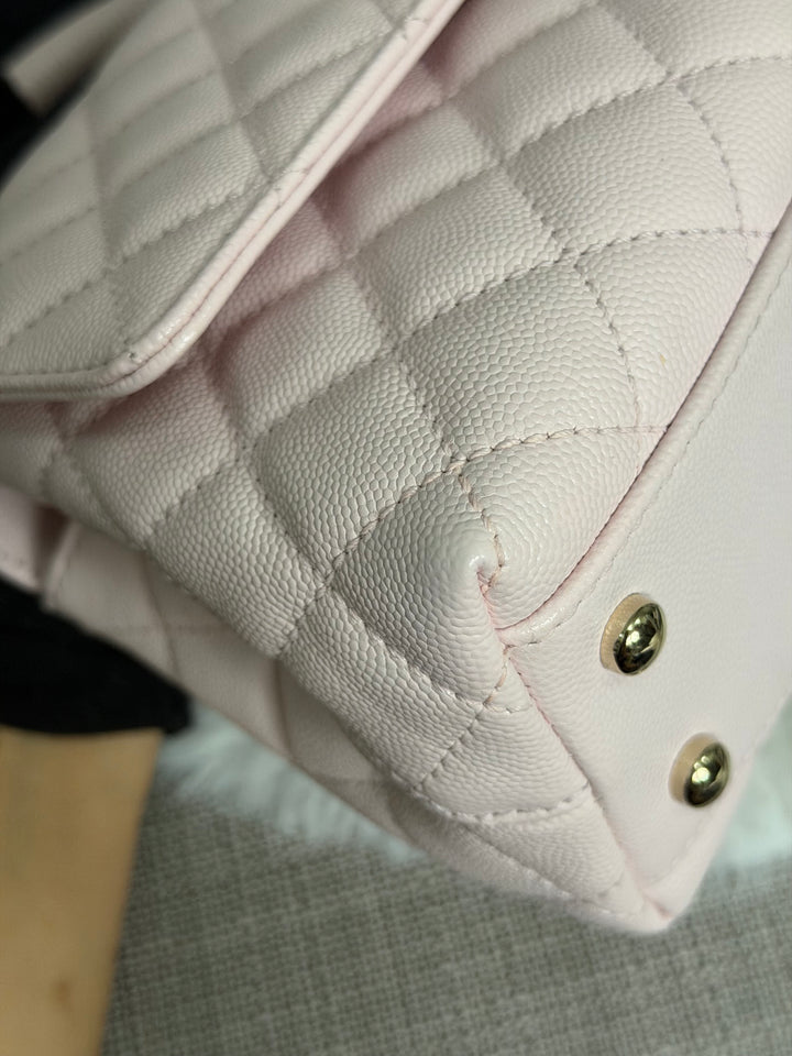 CHANEL 22P Sakura Pink Caviar LGHW Coco Handle Flap Bag with detachable strap 2022 size SMALL