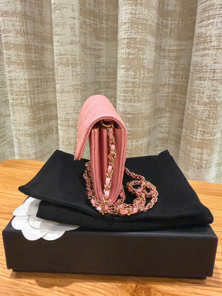 CHANEL 19S Iridescent pink caviar LGHW Card Holder with Chain 2019 series 27
