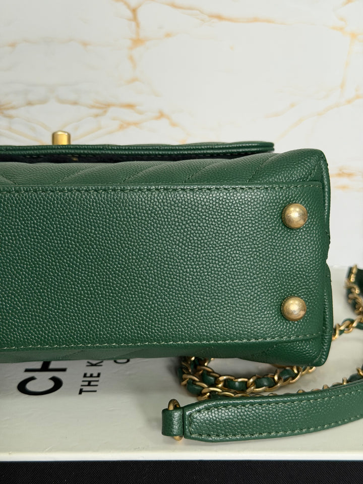 CHANEL series 26 Forrest Dark Green Caviar Chevron Aged GHW Coco Handle Size SMALL 24 cms 2018