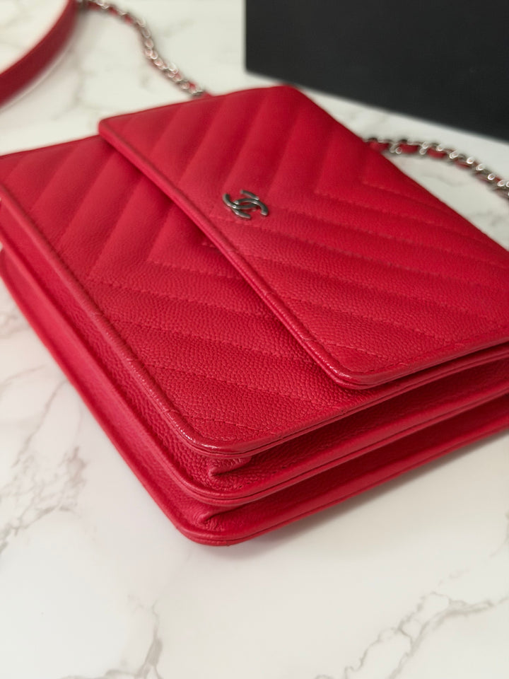 CHANEL series 25 2018 Dark pink chevron caviar SHW Square Wallet On Chain (WOC)