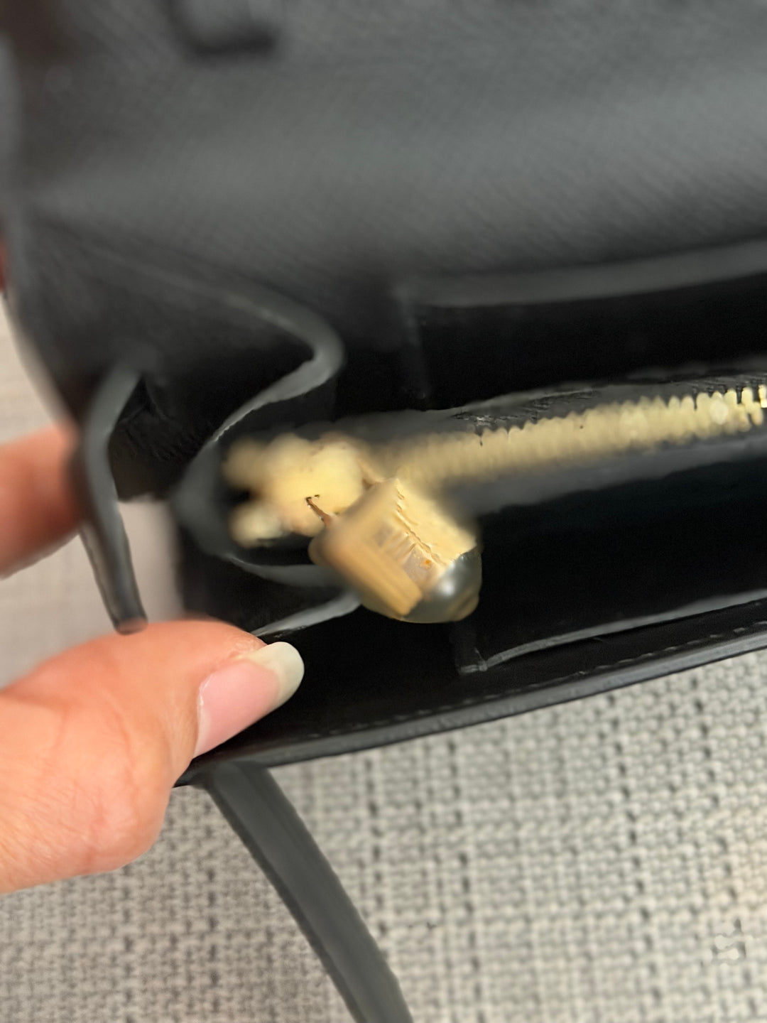 HERMES Noir Black Epsom Leather GHW Kelly To Go Stamp Z 2021