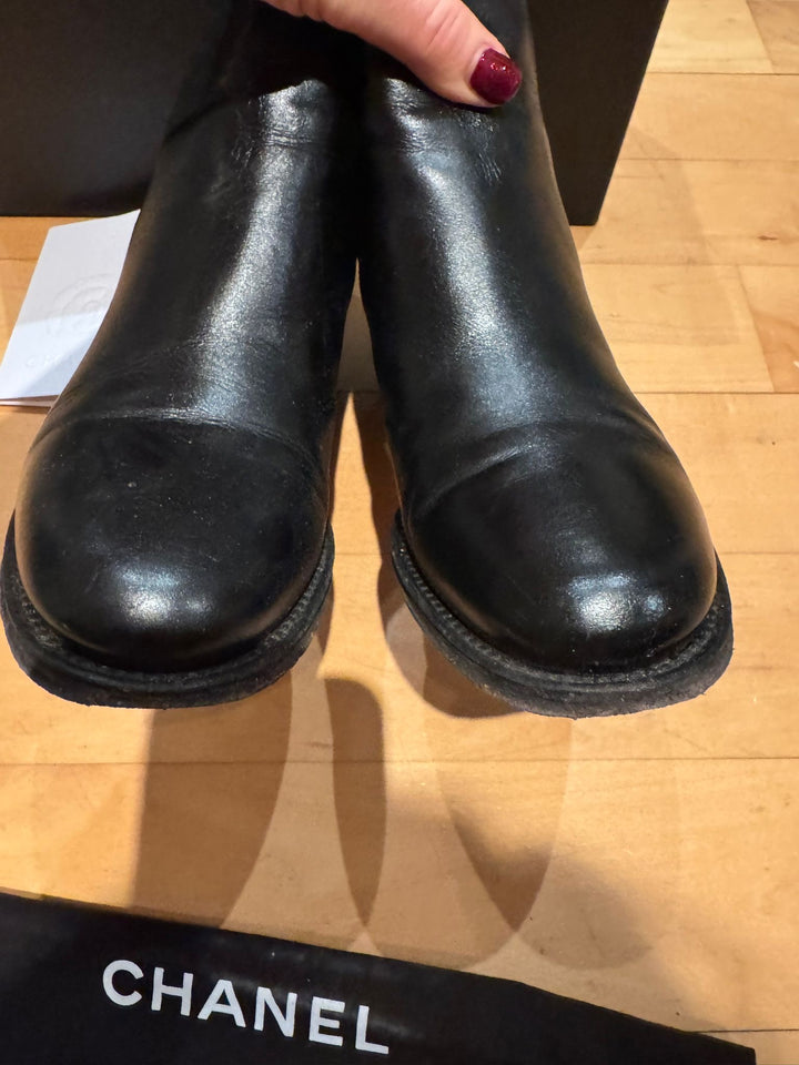 Chanel Ankle Boots in Black Leather size EU 37