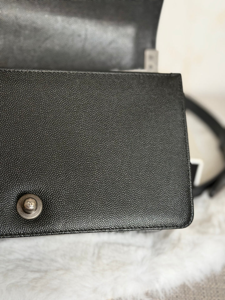CHANEL series 25 Black Caviar Ruthenium Hardware Old Medium Le Boy Bag 25 cms 2018
