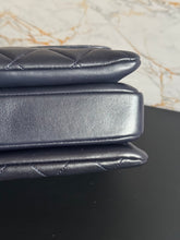 Load image into Gallery viewer, Chanel series 28 2018/2019 Navy Lambskin Champagne GHW Trendy CC Flap Bag size Small with Detachable Strap

