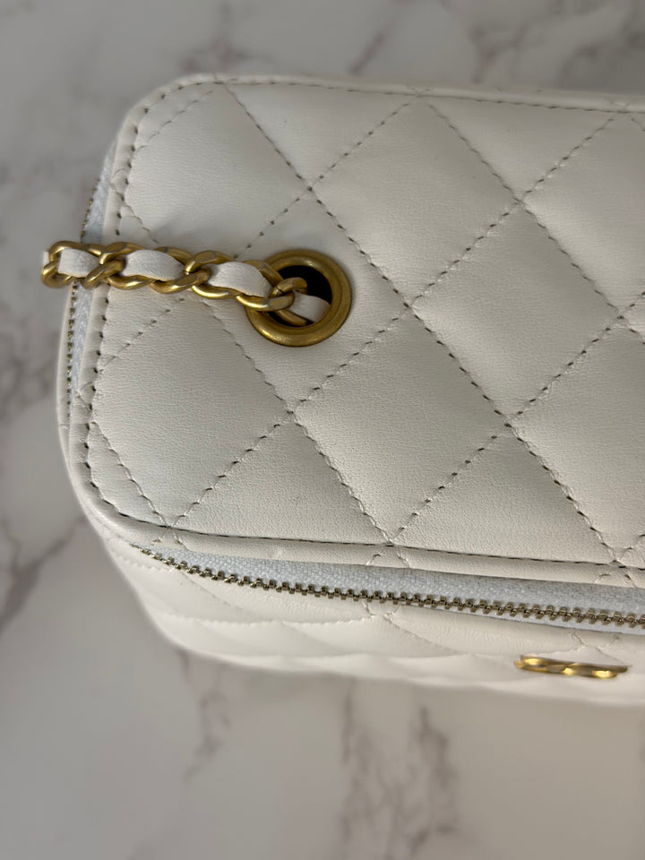 CHANEL series 31 White Lambskin aged GHW Small Vanity Pearl Crush Adjustable Chain 2020/2021