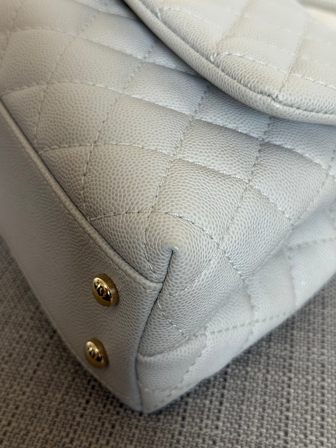 CHANEL series 27 Light Grey Caviar LGHW Coco Handle Size Small with Detachable Shoulder strap 2018