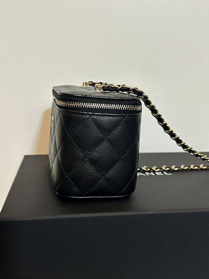 CHANEL Black Caviar LGHW Small Vanity Case with chain