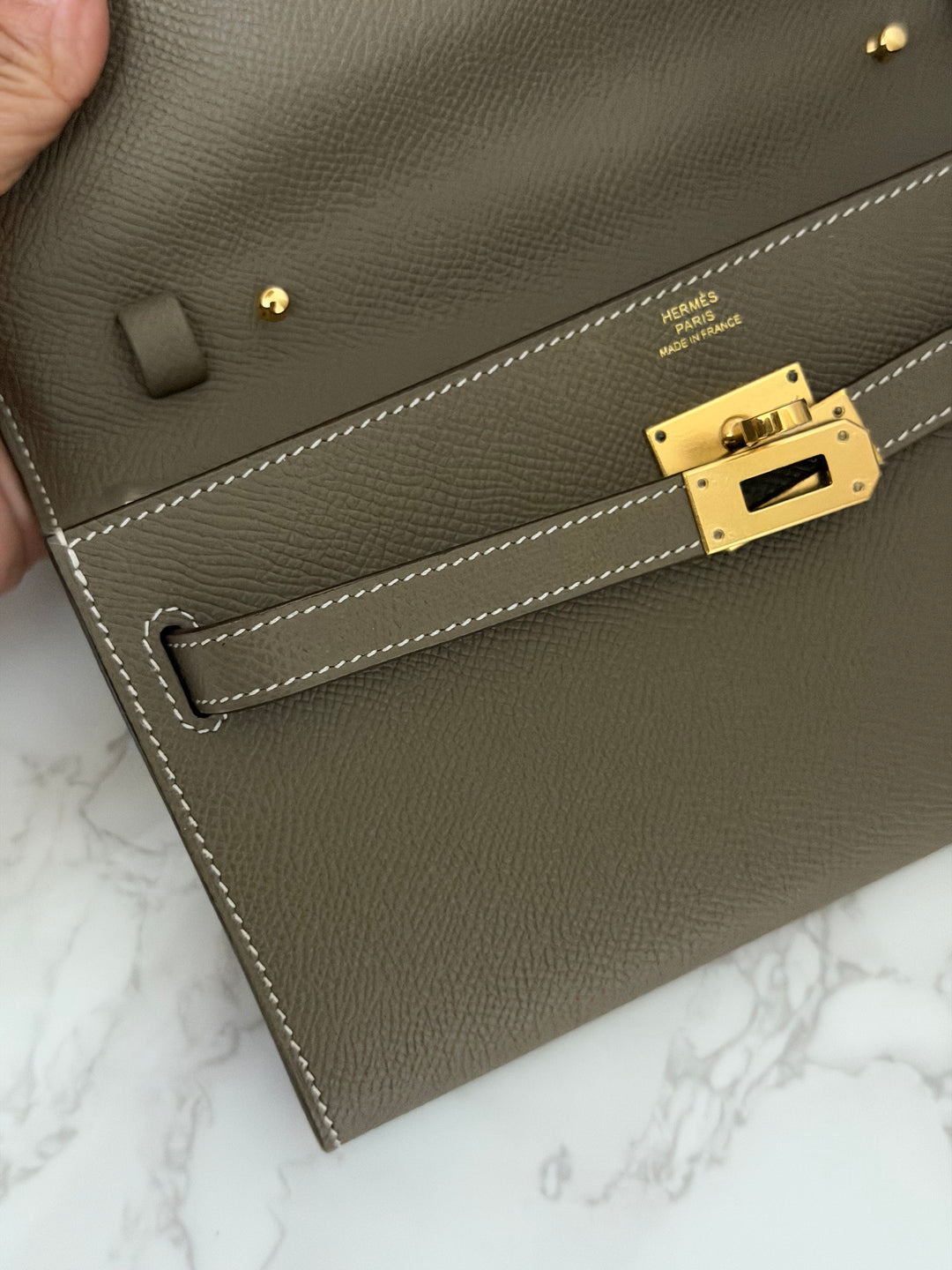 HERMES Kelly To Go Etoupe Epsom Leather GHW stamp B 2023