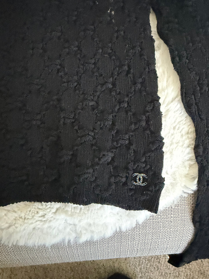 CHANEL 22B Pearl Round the Neck Black Lace Top 2022 size EU 34