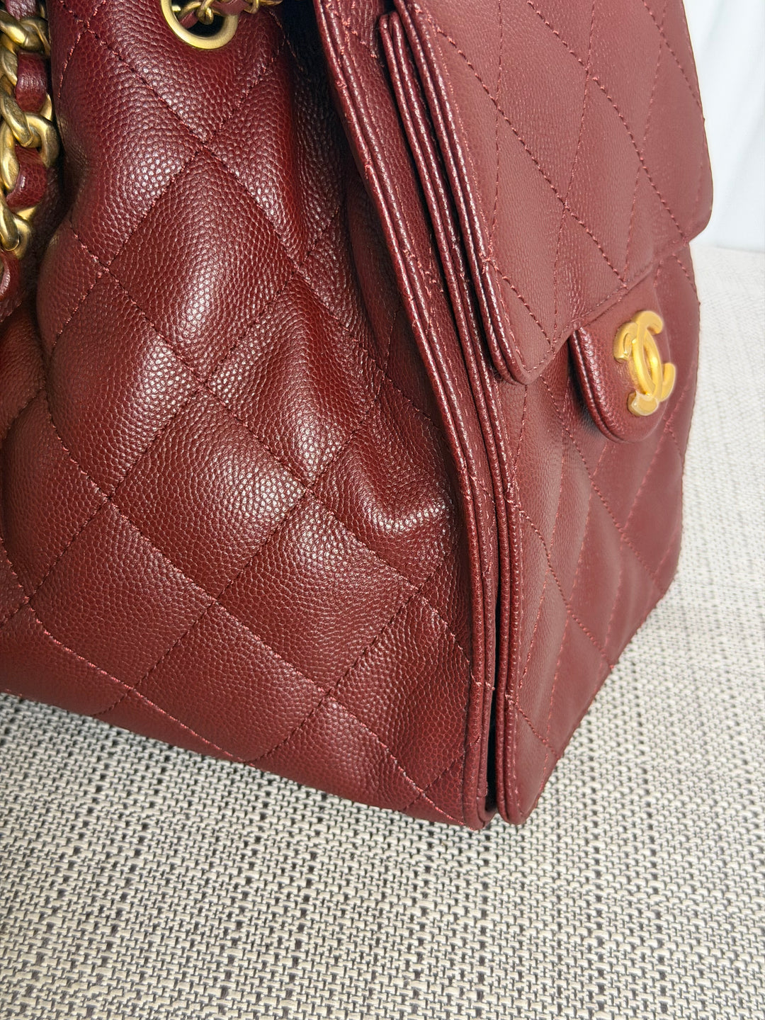 CHANEL 25A Burgundy Caviar Aged GHW 25 Hobo Bag Size SMALL