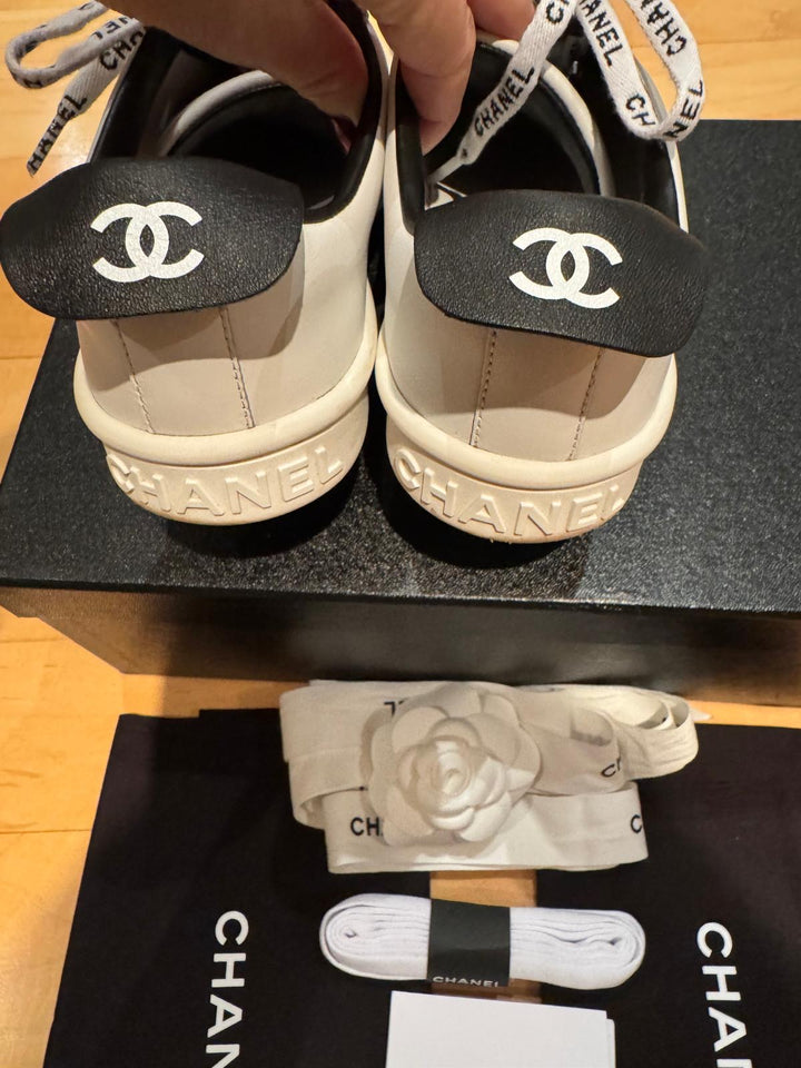 Chanel trainers in Black and White size EU 37