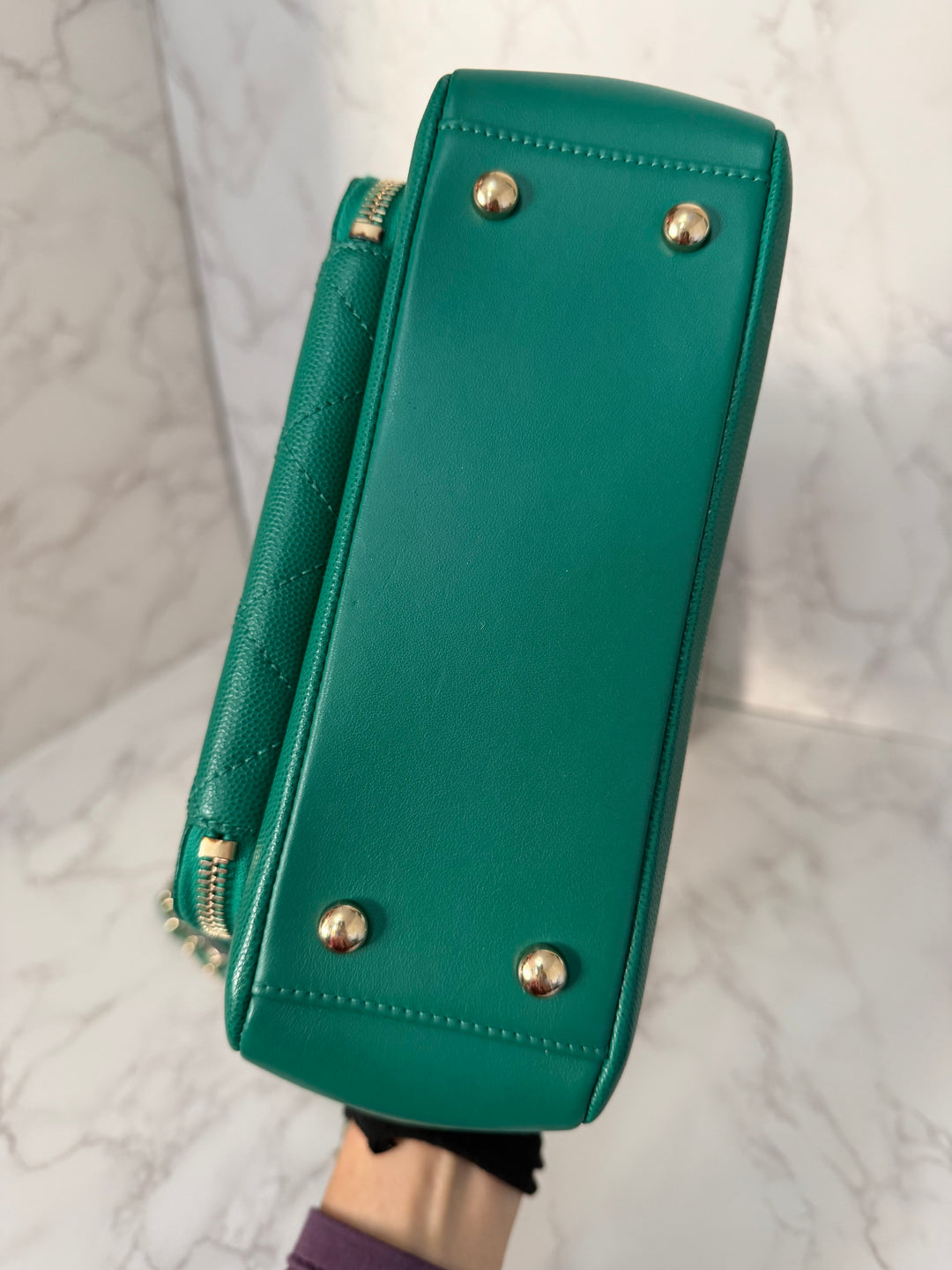 CHANEL series 23 Green Caviar LGHW Medium Business Affinity Flap Bag