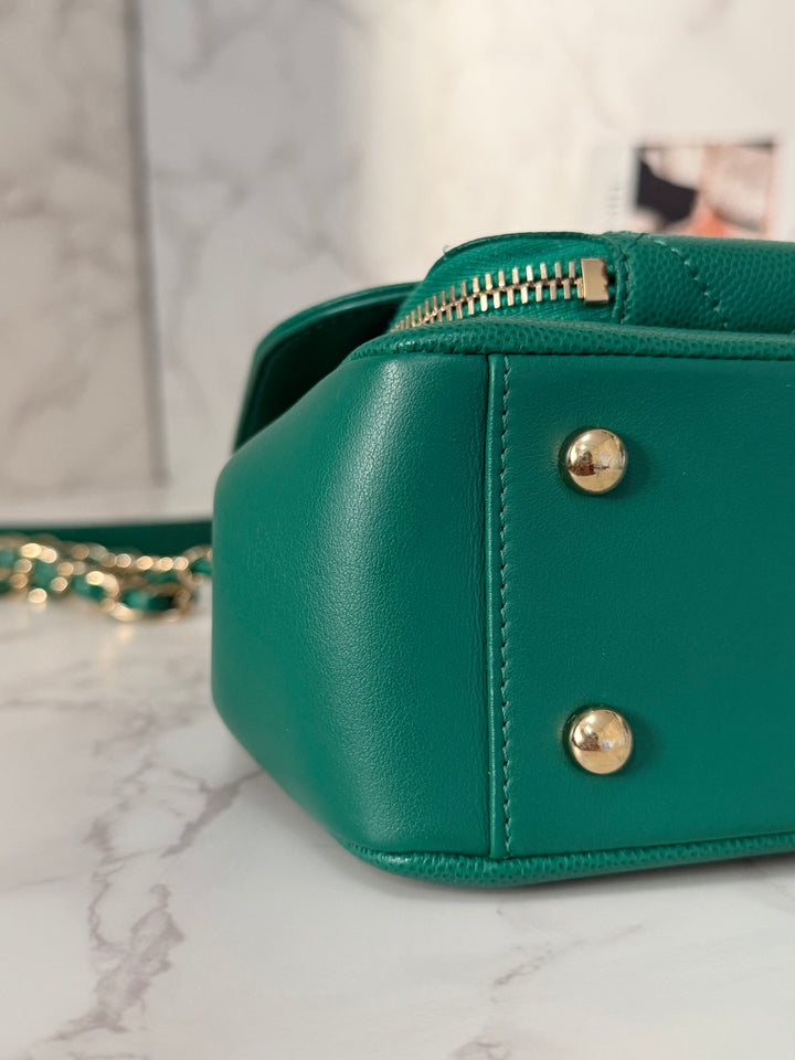 CHANEL series 23 Green Caviar LGHW Medium Business Affinity Flap Bag