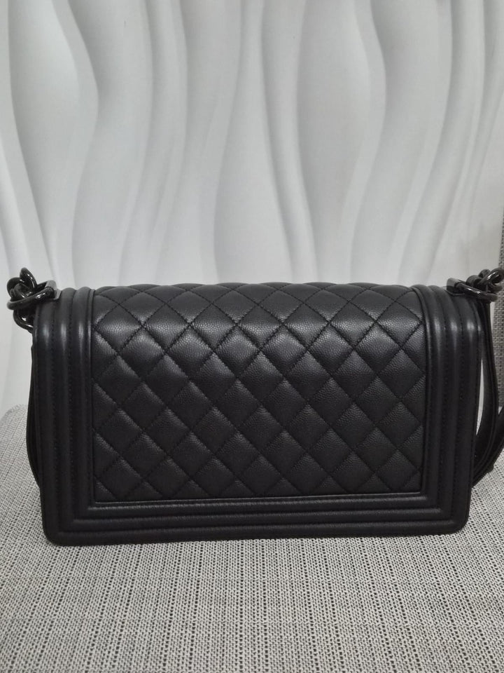 CHANEL Series 25 Black Caviar So Black Hardware Old Medium Le Boy Bag 2017/2018