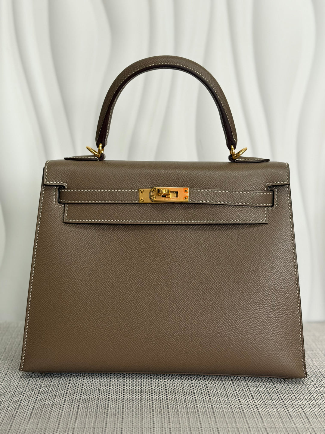 HERMÈS Kelly 25 Etoupe Epsom Leather Sellier GHW Stamp Z 2021 Pristine