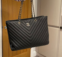 Load image into Gallery viewer, CHANEL series 27 2019 Black Caviar LGHW Chevron Timeless Tote Bag
