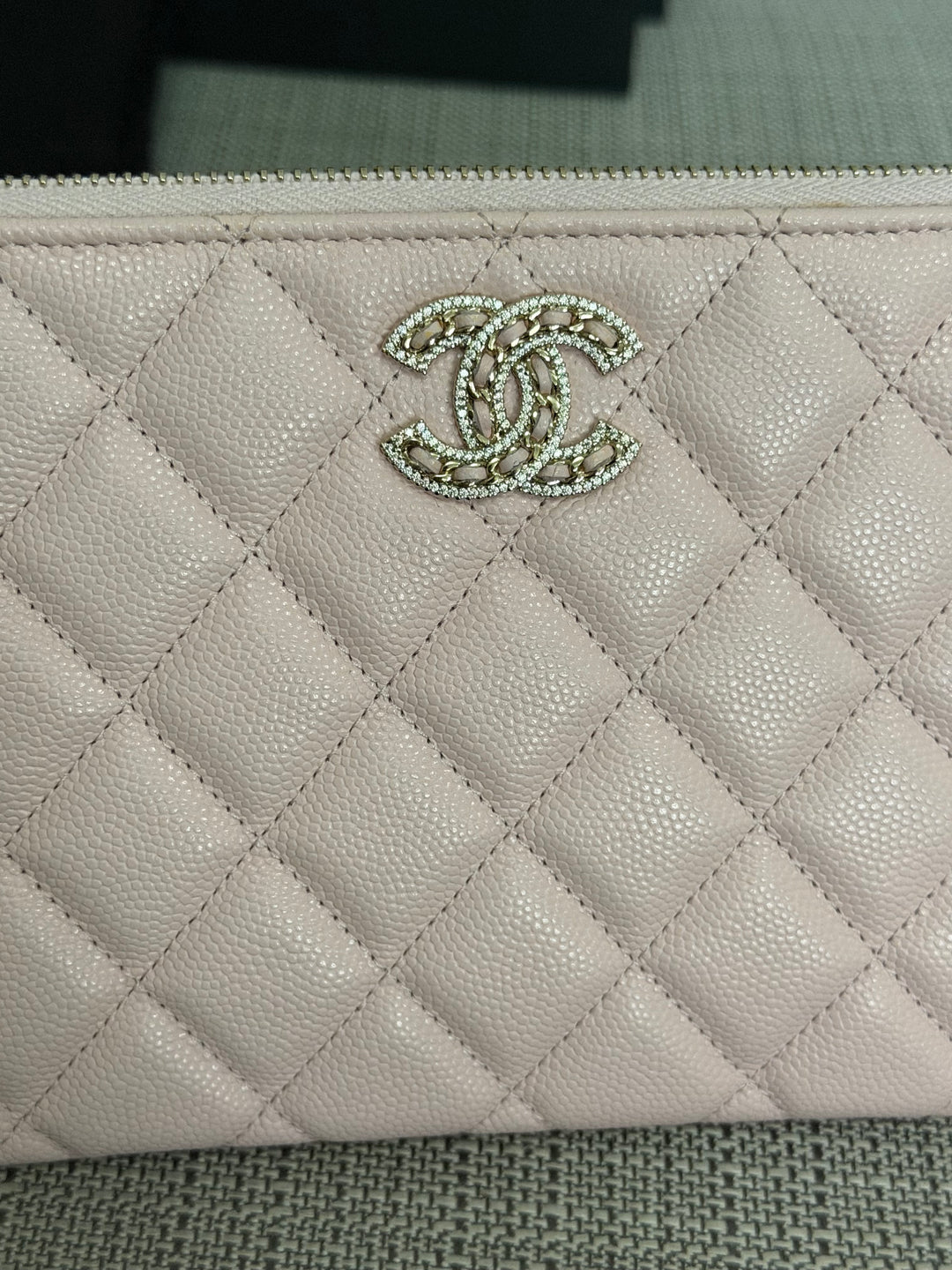 CHANEL series 32 Pink Caviar Crystal CC LGHW Small O Case Pouch