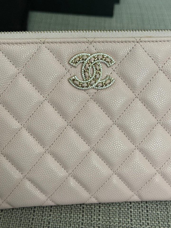 CHANEL series 32 Pink Caviar Crystal CC LGHW Small O Case Pouch