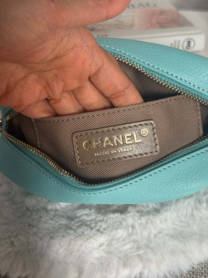 CHANEL series 26 Tiffany Blue calfskin LGHW Day Trip Camera case bag 7.5 inches 2019