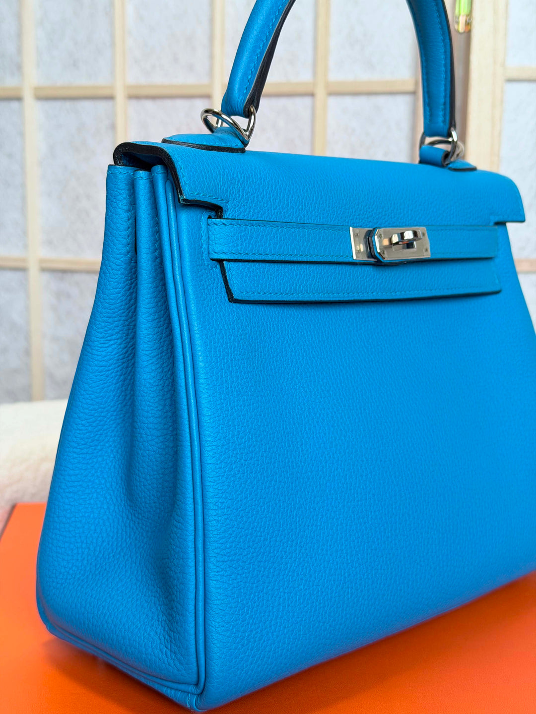 HERMÈS Bleu Zanzibar Togo Leather PHW Kelly 25 Stamp A 2018
