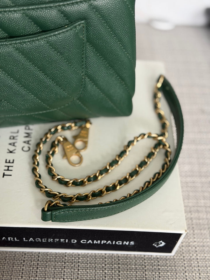 CHANEL series 26 Forrest Dark Green Caviar Chevron Aged GHW Coco Handle Size SMALL 24 cms 2018