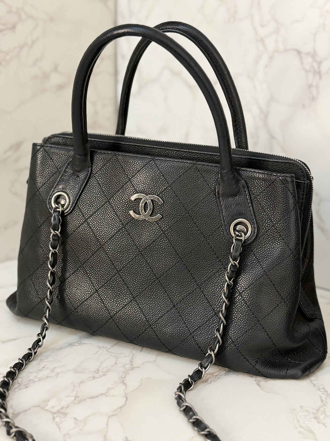 CHANEL series 23 Black Caviar Ruthenium HW Tote Bag with Shoulder Chain strap