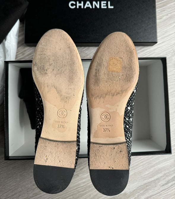 CHANEL Tweed Ballerina in Blaco and Ecru size EU 37.5