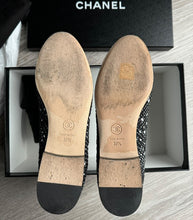 Load image into Gallery viewer, CHANEL Tweed Ballerina in Blaco and Ecru size EU 37.5
