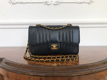 Load image into Gallery viewer, Chanel Series 2 Vintage 24K GHW Vertical Black Caviar Medium Single Flap Shoulder Bag
