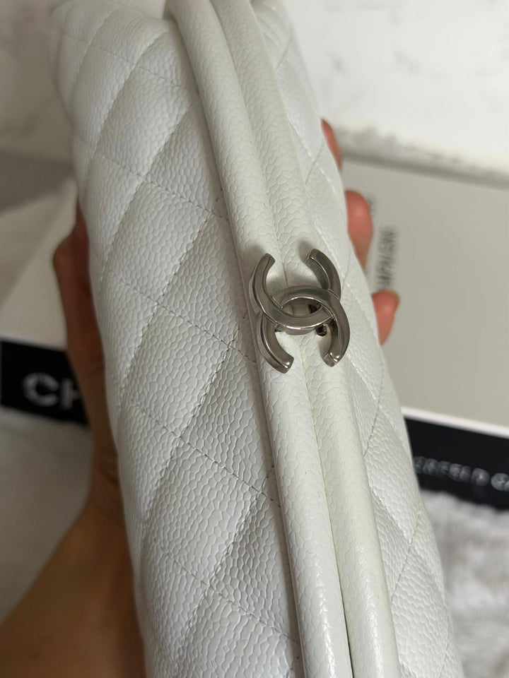 CHANEL series 12 White Caviar SHW Classic Clutch