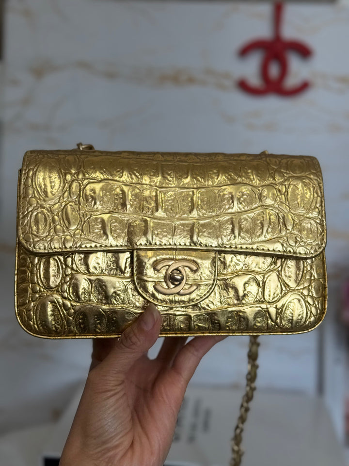 CHANEL series 28 19A Metiers d'Art collection Gold Croc Embossed Calf Skin Mini Rectangular Flap Bag with Aged GHW 2019 RARE