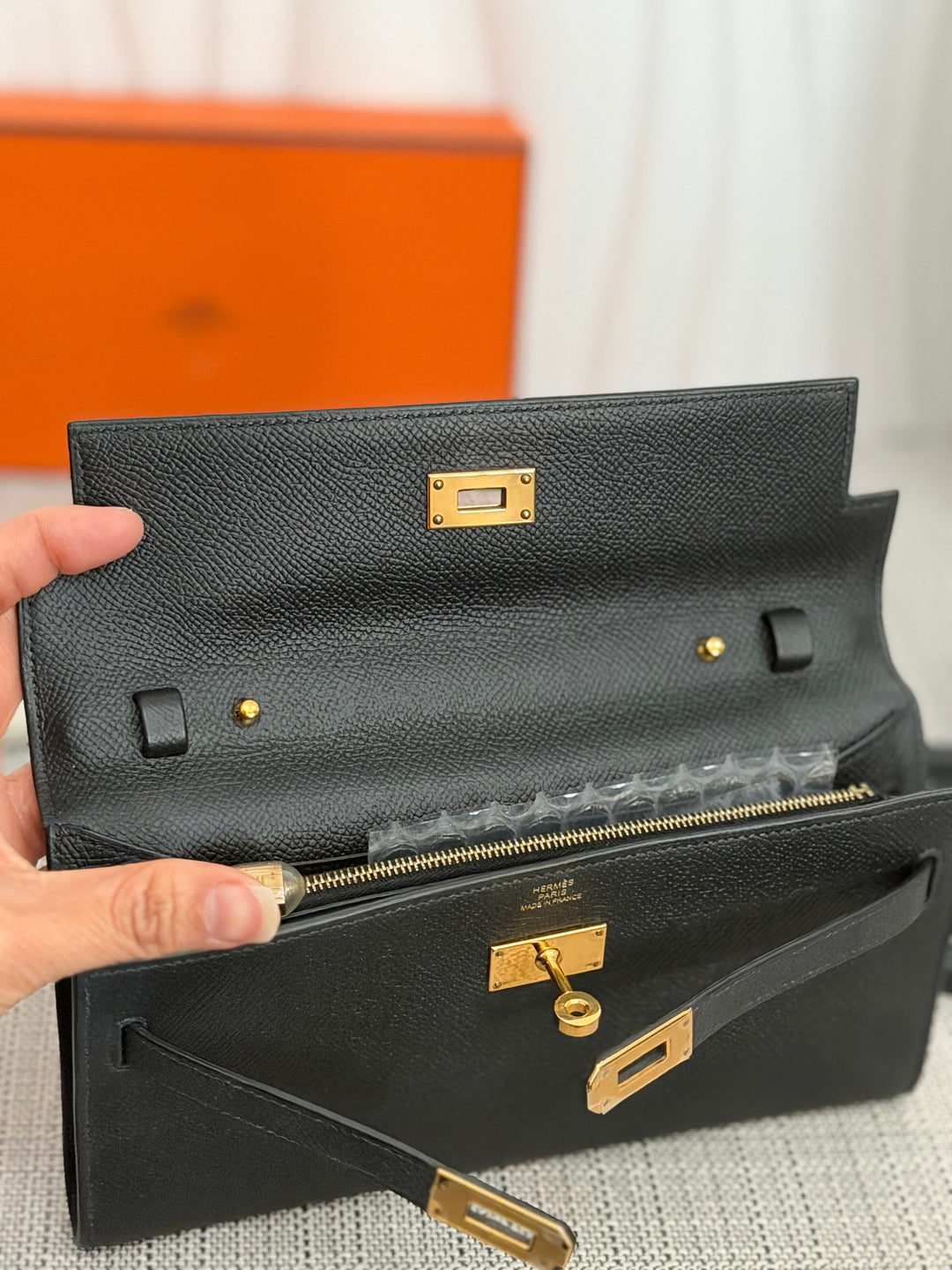 HERMES Noir Black Epsom Leather GHW Kelly To Go Stamp Z 2021