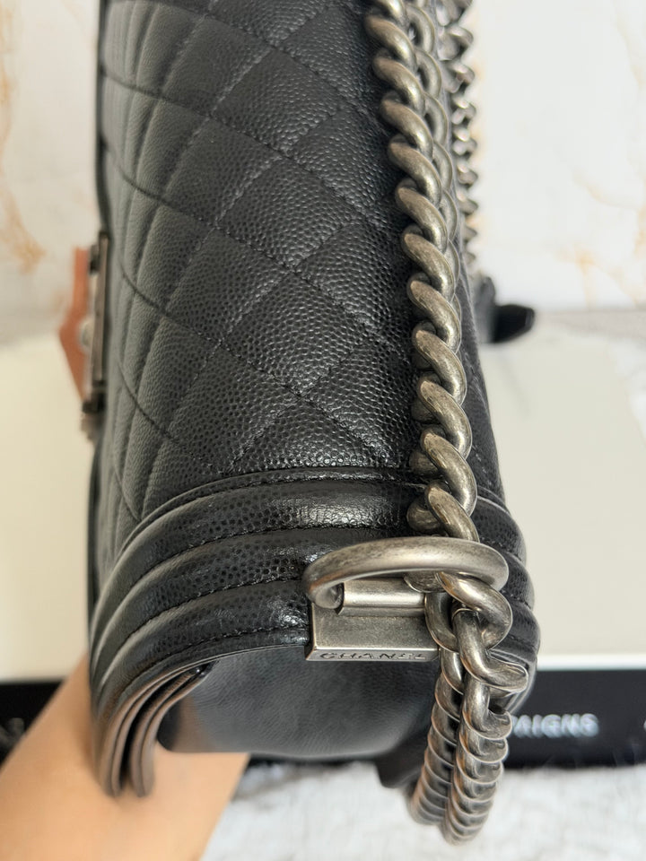 CHANEL series 25 Black Caviar Ruthenium Hardware Old Medium Le Boy Bag 25 cms 2018